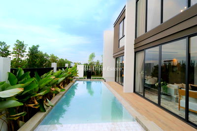 Houses for sale Bang Lamung Chonburi : Thai Name - 4 Bedrooms Pool Villa for sale in Highland Park Pool Villas HEHLP01