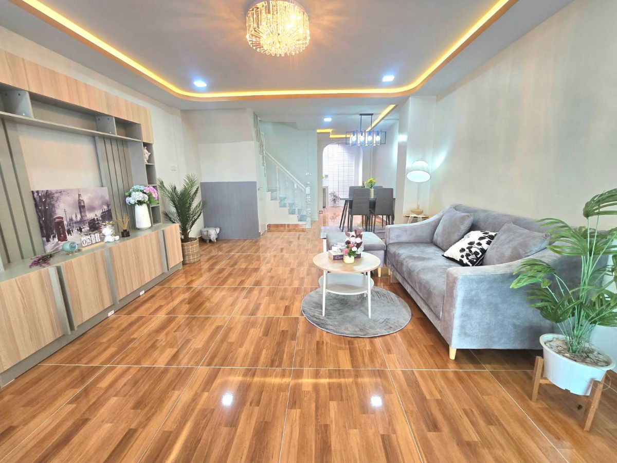 รูป ทาวน์เฮ้าส์ ทำเลดี ตกแต่งรีโนเวทใหม่ ม. เคซี.รามอินทรา 4 ซ.หทัยราษฎร์ 39 คลองสามวา เฟอร์นิเจอร์เยอะมากครบ พร้อมเข้าอยู่ - รูปที่ 6/27