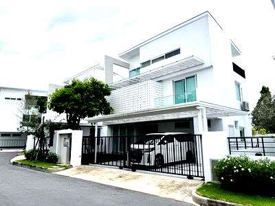 Houses for rent Yamjard Vichanusorn School : FOR RENT NIRVANA ABSOLUTE EKKAMAI - RAMINTRA / 4 bedrooms 4 bathrooms / 60 Sqw. 289 Sqm. **180,000** CLOSE TO CENTRAL EASTVILLE