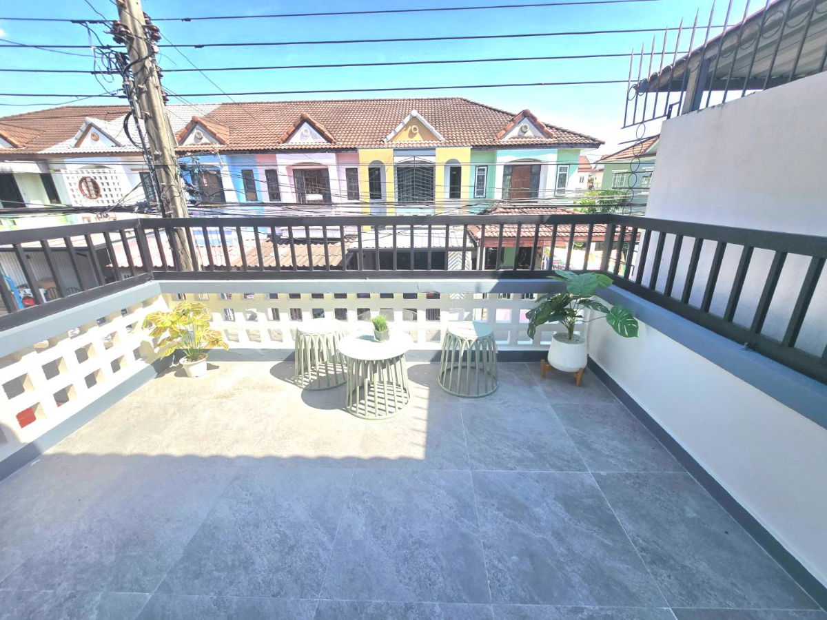 รูป ทาวน์เฮ้าส์ ทำเลดี ตกแต่งรีโนเวทใหม่ ม. เคซี.รามอินทรา 4 ซ.หทัยราษฎร์ 39 คลองสามวา เฟอร์นิเจอร์เยอะมากครบ พร้อมเข้าอยู่ - รูปที่ 19/27