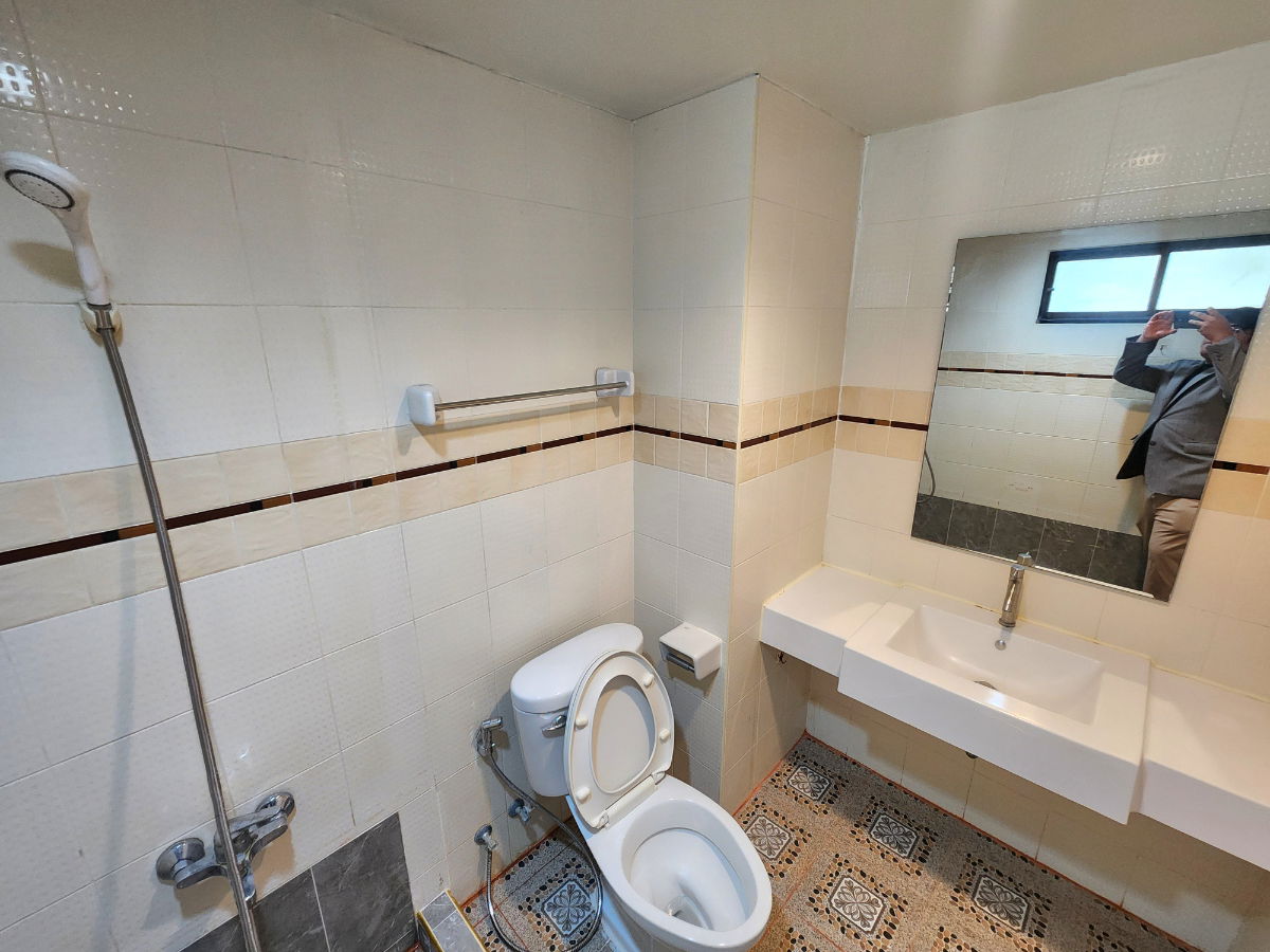 รูป สถานะตามภาพปก รีโรเวทใหม่**ห้องไม่ว่างนะครับผม ห้องหายาก เก๋าทำเล ทิศเหนือ** ให้เช่า ลุมพินี เพลส ปิ่นเกล้า 1 ห้องนอน ชั้นบนสุด 45 ตรม. **SN203.4 - รูปที่ 2/42