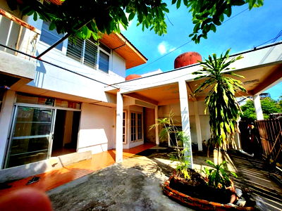 Houses for rent Bangna Commercial College : For rent, single house, Sukhumvit 93, affordable price. Interested? Line: @951qfbfi