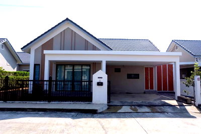 บ้านเดี่ยว สระบุรี : ขายบ้านเดี่ยว ชั้นเดียว หมู่บ้าน The Pine ปากข้าวสาร อ.เมือง จ.สระบุรี ราคา 2.79 ล้านบาท