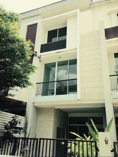 3-bed townhouse for rent, 165 sqm, 18 sq wah, Thanapat Haus Sathorn - Narathiwas
