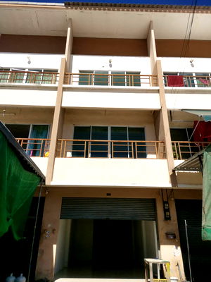 เช่าอาคารพาณิชย์ วิทยาลัยเทคนิคสมุทรสาคร : ให้เช่าอาคารพาณิชย์ 3 ชั้น  เดือนละ 10,000 บ.