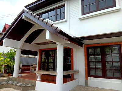 Houses for rent Bangna Commercial College : For rent, single house, Sukhumvit 54, affordable price. Interested? Line: @951qfbfi