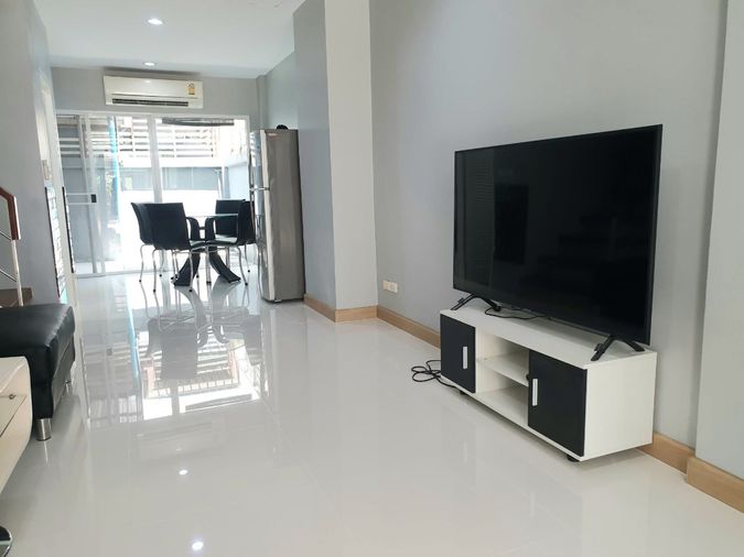 3-bed townhouse for rent, 165 sqm, 18 sq wah, Thanapat Haus Sathorn - Narathiwas