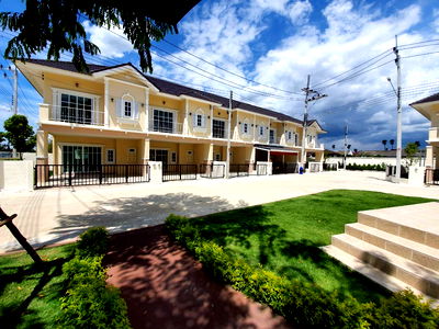 เช่าทาวน์โฮม เมืองปทุมธานี ปทุมธานี : #ให้เช่าทาวน์เฮ้าส์ 2 ชั้น โครงการดีญ่า ทาวน์ ติวานนท์–รังสิต มี 4 ห้องนอน | 🚿 3 ห้องน้ำ | หน้ากว้าง 5.5 เมตร จอดรถได้ 2 คัน