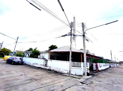 Houses for sale วิทยาลัยเทคโนโลยีชลบุรี : For sale: Used detached house in The Grand Sapmongkol 3 Village, Huai Kaphi, Chonburi.