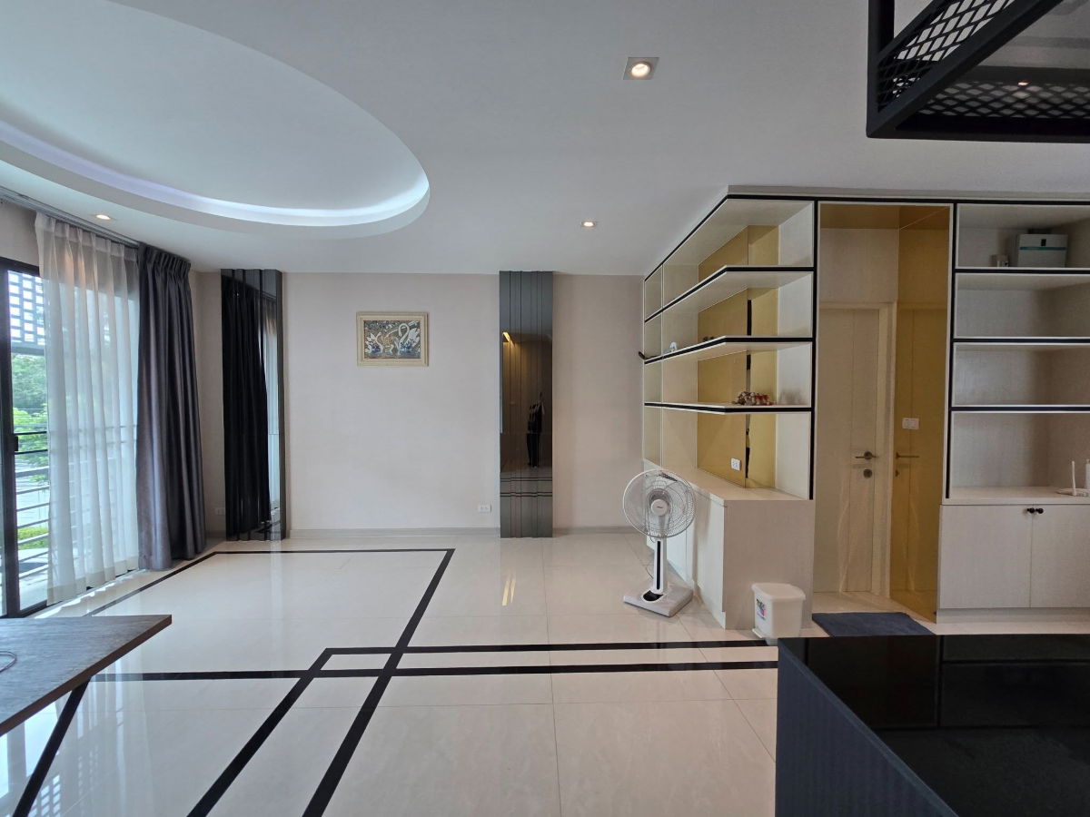 รูป [ให้เช่า] ทาวน์โฮม/โฮมออฟฟิศ 3.5 ชั้น ทำเลดีย่านเลียบด่วน @ DISTRICT เอกมัย - รามอินทรา📍ใกล้ Central Eastville - รูปที่ 3/8