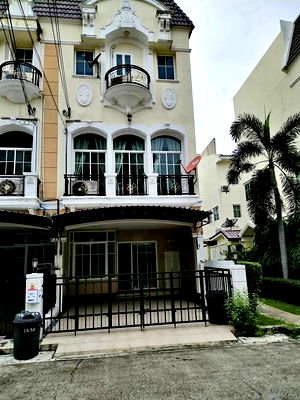 Townhouses for rent Kasem Bundit Phatthanakan University  : R2860 Townhome For Rent The Metro Rama 9 Masterpiece