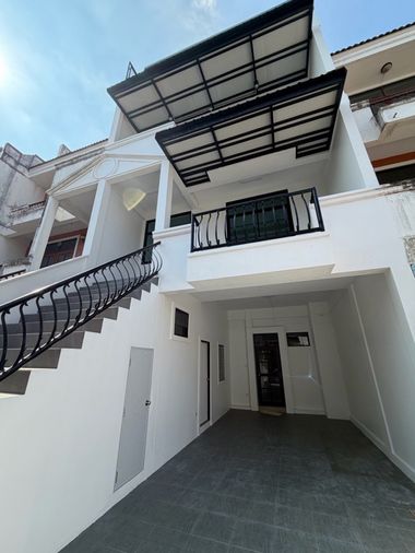 🏡 ให้เช่าโฮมออฟฟิศ/ทาวน์โฮม 4 ชั้น ทำเลใจกลางบางนา ใกล้ BITEC & BTS เหมาะอยู่อาศัยเป็นครอบครัว หรือใช้เป็น Home Office