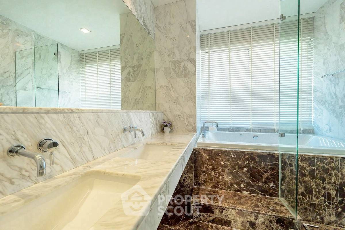 picture 3-BR 237 Sqm Condo At Le Raffine Jambu Dvipa Sukhumvit 39, 300m to BTS Phrom Phong (ID 2519715) - 16/20