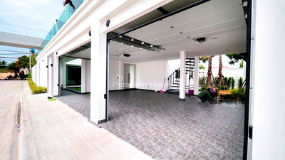 Houses for sale Hui Yai Road  : Company Name - 3 Bedrooms Pool Villa for sale in Larelana Pool Villas HELRLN01