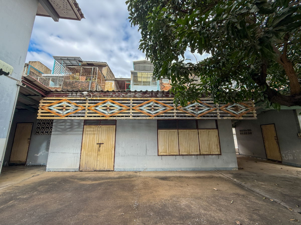 รูป ให้เช่าที่ดินพร้อมสิ่งปลูกสร้าง 658 ตรว  ,ติดถนนสาธุประดิษฐ์ เหมาะแก่การพักอาศัย   และร้านคาเฟ่ ,ร้านอาหาร - รูปที่ 3/15