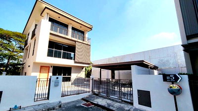 ขายบ้านเดี่ยว : 🏡✨ ขายบ้านเดี่ยวหรู 3 ชั้น หลังริม | พื้นที่ใหญ่สุดในโครงการ   AQ Arbor สวนหลวง ร.9 – พัฒนาการ