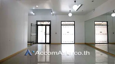 Townhouses for rent Khlong Toei : 🔼🔽 AccomA 📩 Home Office 4 BR Townhouse in Phra Khanong (110098)