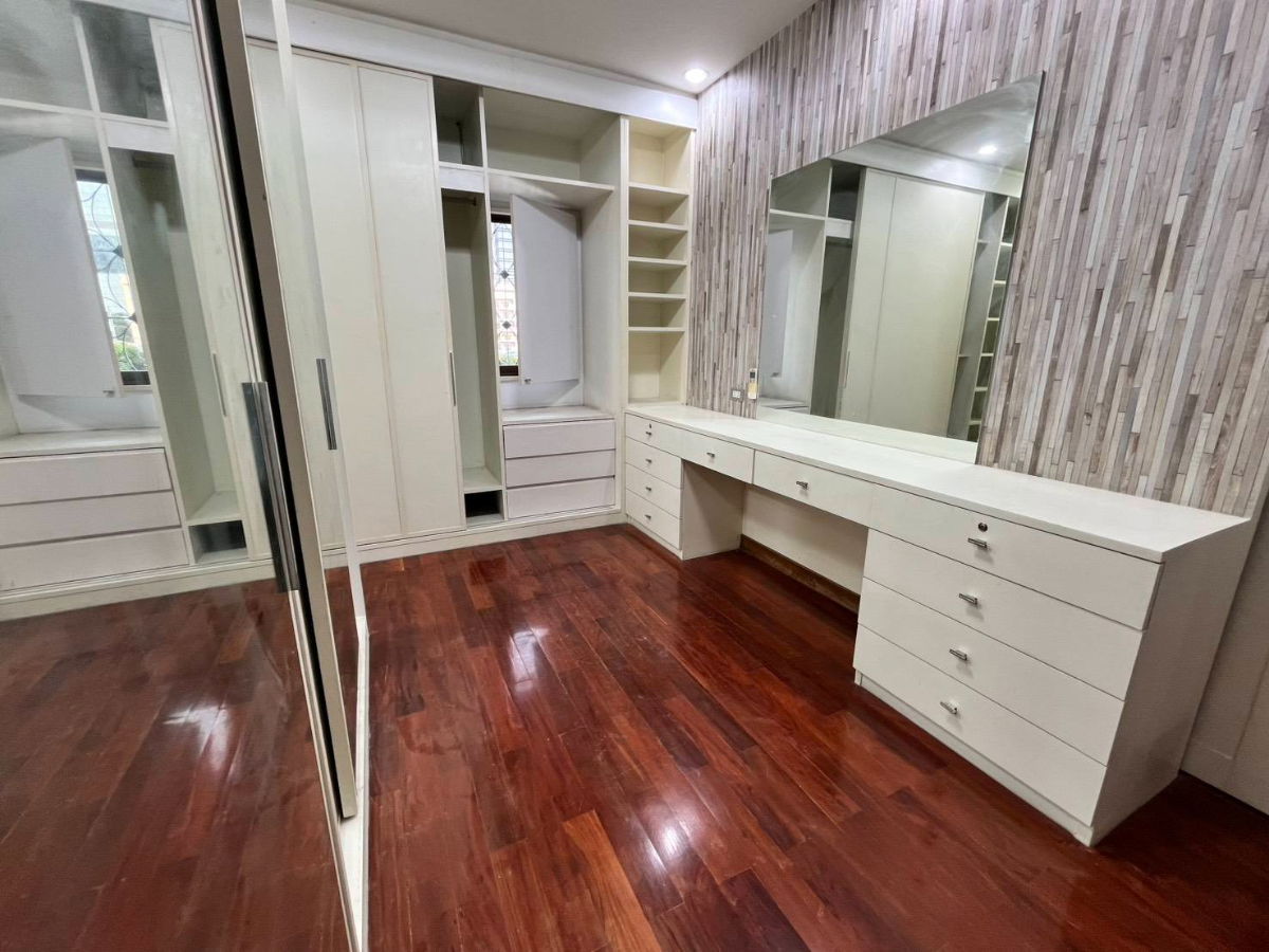 picture Office space for rent/lease in Ratchadaphisek Soi 3, affordable price. Interested? Line: @951qfbfi - 16/25