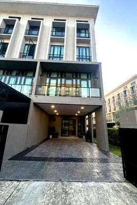 Home office for rent Chandrakasem Rajabhat University : 🏙️ Modern Luxury 4-Storey Townhouse near BTS Ratchayothin ✨ Corner unit with private garden, ideal for residential living or home office