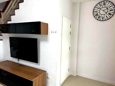 Townhouses for rent Thonburi Vocational College : urban sathorn for rent near bts