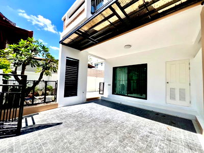 Townhouses for rent True Tower Phatthanakan : Corner 3-Storey Townhome for Rent | Rama 9 – Huamak | Private, Spacious, Fully Furnished (Pet Friendly)