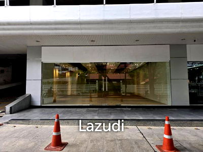 Retail spaces for rent Watthana : 348 sqm streetfront office for rent in Khlong Tan Nuea Watthana Bangkok