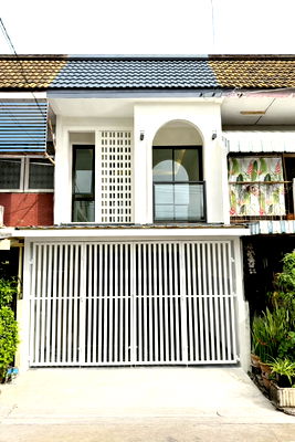 Townhouses for sale นาคนิวาส 61 : 🏠 2-Storey Townhouse for Sale | Lad Pla Khao – Lat Phrao 🛍️ Near Major Ratchayothin