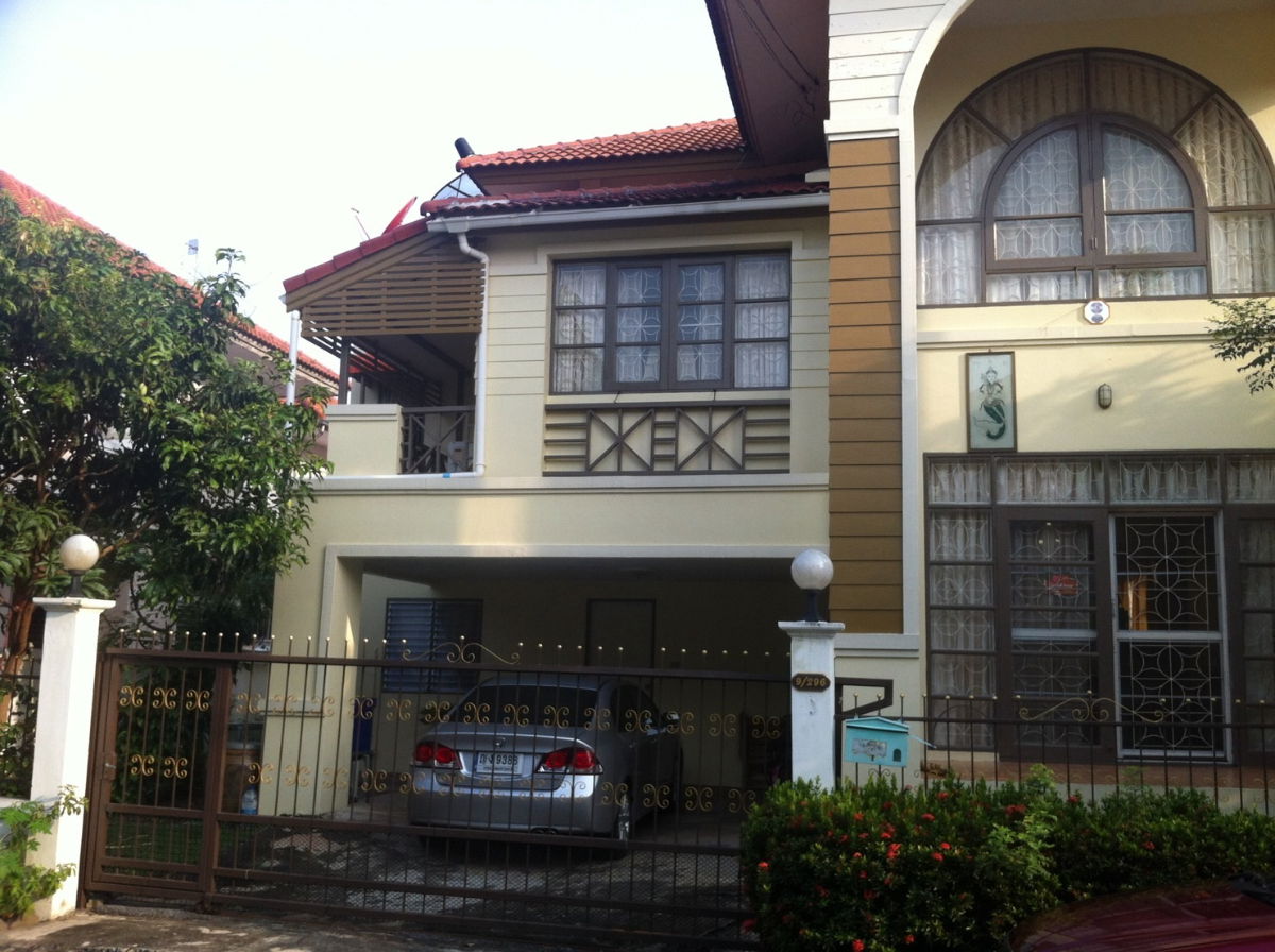 รูป ขายถูกบ้านเดี่ยว 2 ชั้น (เจ้าของขายเอง) หลังหัวมุม ลลิลอินเดอะพาร์ค ซอยวัชรพล 3 - รูปที่ 1/5