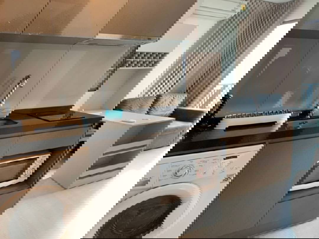 picture 2BR condo in Bangkok CBD Living | Steps from MRT Phra Ram 9 | Price Reduced 790K - U647642 - 3/19