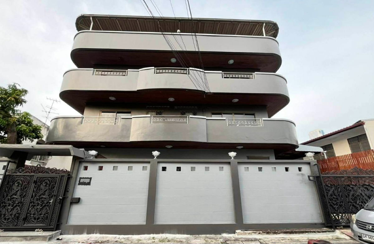 picture Office space for rent/lease in Ratchadaphisek Soi 3, affordable price. Interested? Line: @951qfbfi - 1/25