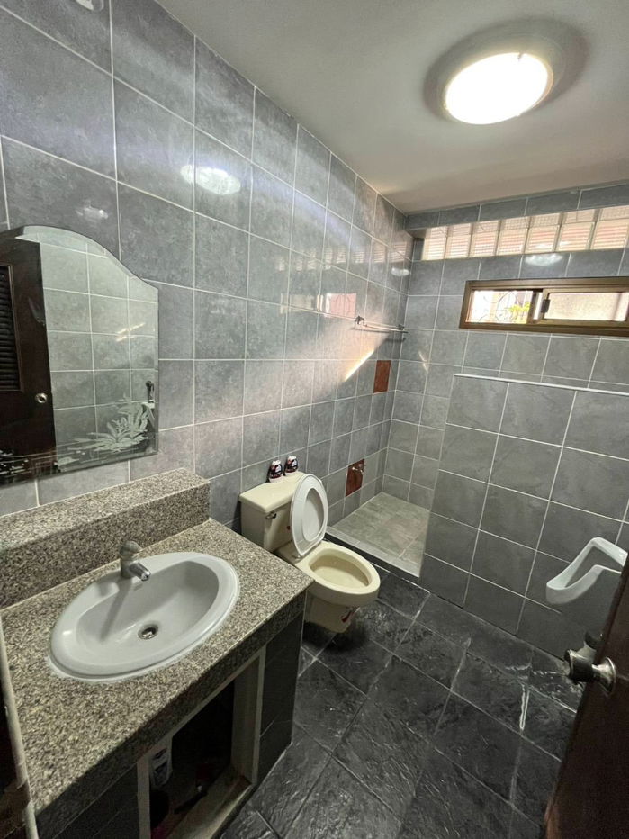 picture Office space for rent/lease in Ratchadaphisek Soi 3, affordable price. Interested? Line: @951qfbfi - 22/25