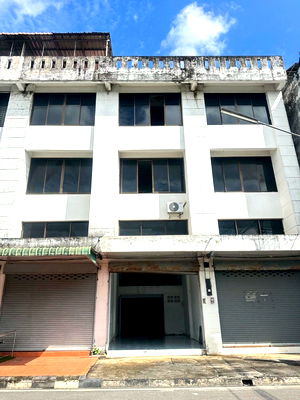 Townhouses for sale Chiang Rai : Commercial building opposite the Chiang Rai Chamber of Commerce office.