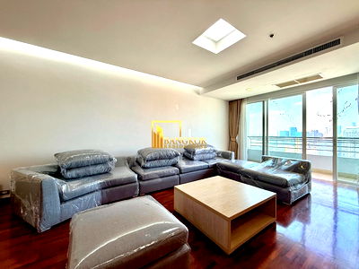 Apartment building for rent Thai Television Channel 3 : Renovated 4 Bedroom Apartment For Rent in Phrom Phong - BR21288AP