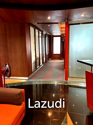 Office for sale Vajiravudh College : 283 sqm office in Ocean Tower 2 Khlong Toei Nuea Bangkok