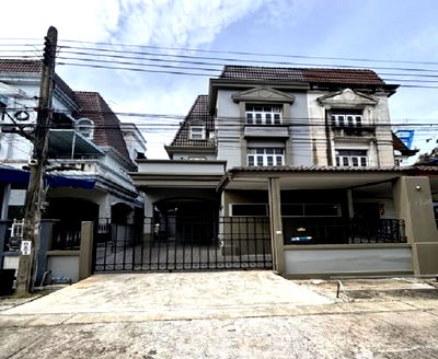 ทาวน์โฮมให้เช่า : ให้เช่าทาวน์โฮม 3 ชั้น ทำเลซอยอ่อนนุช 39 / จอดรถ 2-3 คัน / ไม่มีเฟอร์ฯ / แอร์ 3 เครื่อง / อยู่อาศัย หรือ Home Office จดบริษัทได้