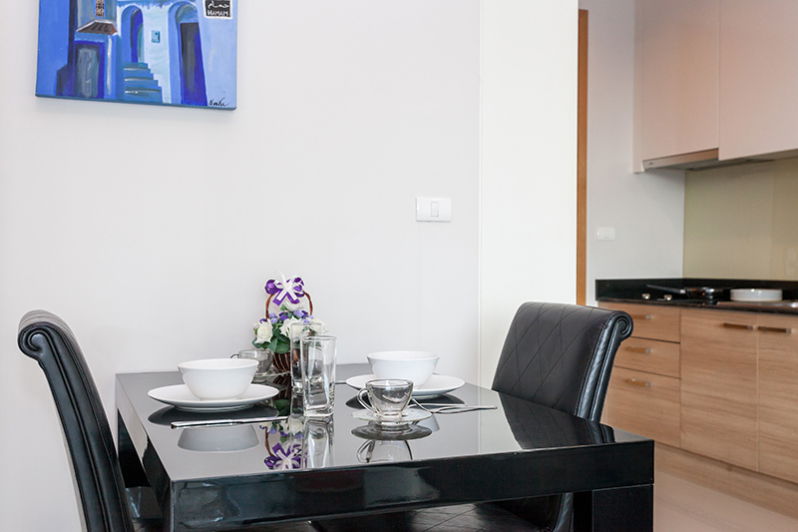 picture Circle Condominium 29th floor corner room - 5/14