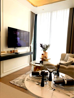 คอนโดให้เช่า : ให้ เช่าคอนโดหรู -  28 Chidlom ใจกลางชิดลม วิวสวนปาร์คนายเลิศ ไม่บล็อกวิว 1 นอน 1 น้ำ 44 ตร.ม ใกล้ BTS ชิดลม