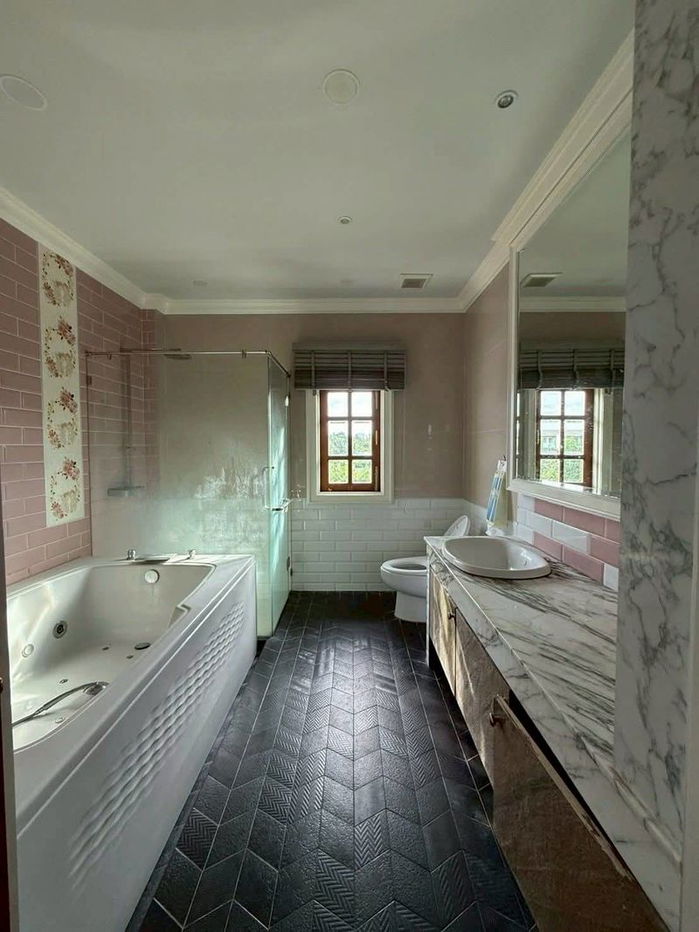 รูป 🏰✨ เช่า คฤหาสน์หรูปลูกสร้างเอง (1 ไร่) พื้นที่ใช้สอยกว่า 750 ตร.ม. พร้อมสระว่ายน้ำส่วนตัว บิ้วอินหรูทั้งหลัง ใกล้รถไฟฟ้าสายสีชมพู! - รูปที่ 14/17