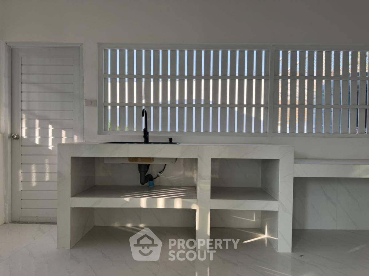 picture 4-BR Townhouse in Tha Kham (ID 2031300) - 11/18