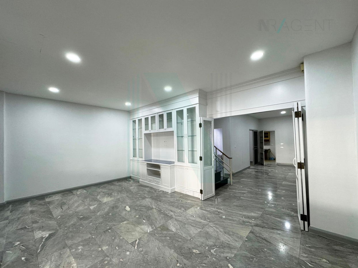 picture 📌 For Rent 4-story Townhouse WARATORN VILLE 5 bedroom 7 bathroom - 4/8