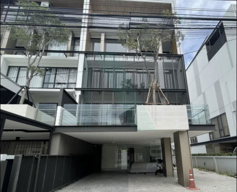 โฮมออฟฟิศให้เช่า : 📌 ให้เช่าโฮมออฟฟิศ 5 ชั้น ดิ เอเลเมนท์ พระราม 9 4 ห้องนอน 5 ห้องน้ำ