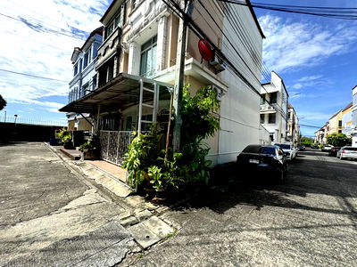 Townhouses for sale Central Plaza Bang Na : 📌 For Sell Town house BAAN KLANG MUANG SRINAKARIN 3-story 3 bedroom 4 bathroom