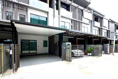 Townhouses for sale Yamjard Vichanusorn School : 📌 For Sell 3-story Townhouse LANDMARK EKAMAI-RAMINDRA 3 bedroom 4 bathroom