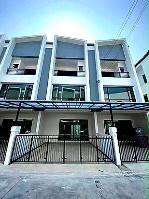 Townhouses for rent อุดมสุข 39 : Cordiz 3-bedroom, 4-bathroom townhome (5 minutes to BTS Udom Suk)