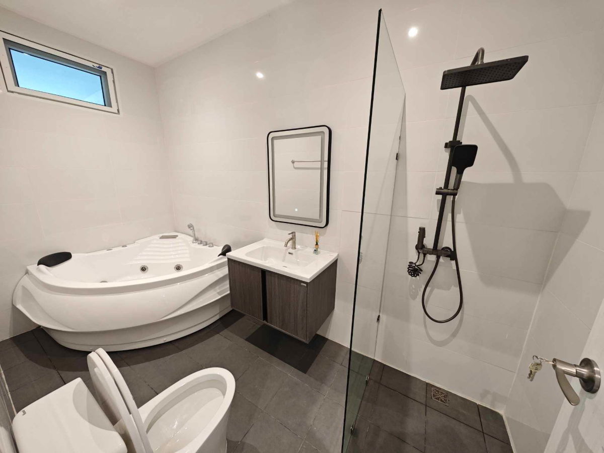 รูป 🏠 ขายบ้านเดี่ยว พร้อมสระว่ายน้ำส่วนตัว - รูปที่ 6/12