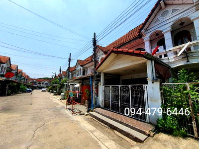 Townhouses for rent Ruamrudee International School Early Years Campus : Townhouse Kubon27 Ramintra for rent