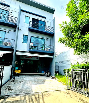 Townhouses for sale Bangkok-Chon Buri Motorway : 📌 For Sell Town house BAAN KLANG MUANG RAMA 9-ON NUT 3-story 4 bedroom 3 bathroom