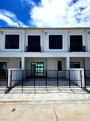 ขายทาวน์โฮม : ขายทาวน์โฮมกรุงเทพกรีฑาตัดใหม่ 3 ห้องนอน 2 ห้องน้ำ – ทำเลดีมาก 