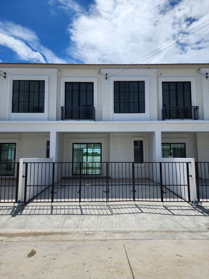 picture Townhome for Sale: 3 Bedrooms, 2 Bathrooms – Great Location! - 1/18