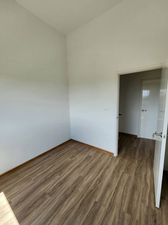 picture Townhome for Sale: 3 Bedrooms, 2 Bathrooms – Great Location! - 4/18